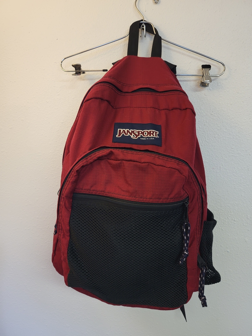 JanSport 1996 Maroon Nylon Backpack with Padded Straps & Black Mesh Pocket, USA